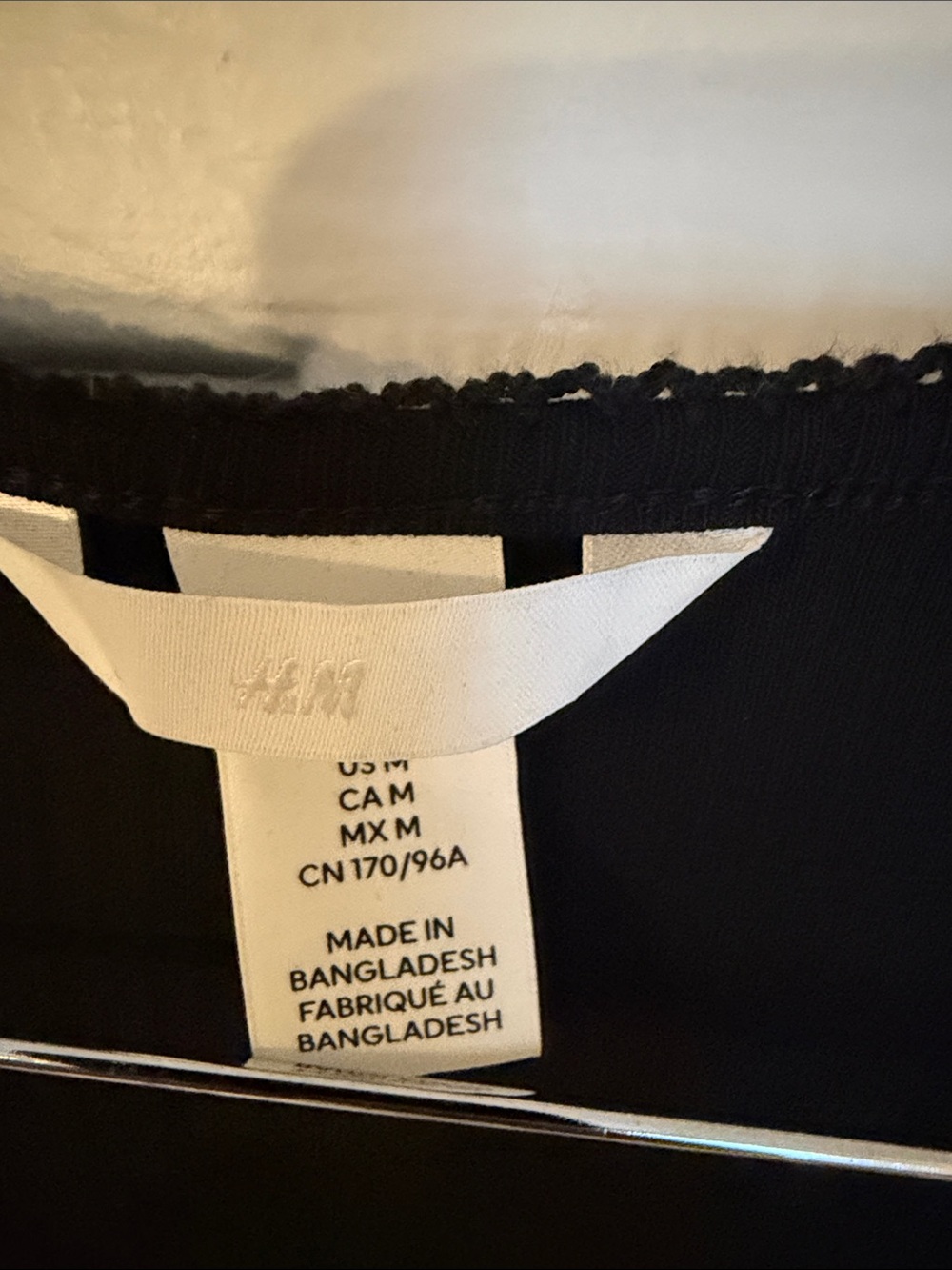 H&M Black Ribbed V-Neck Crop Tank - Picture 2 of 2